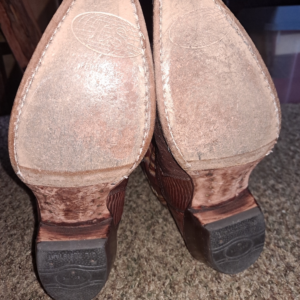 Justin Boots brown heeled cowboy boots - Picture 2 of 12